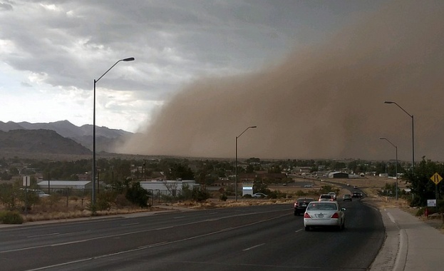 Огромна пясъчна буря връхлетя американския щат Аризона