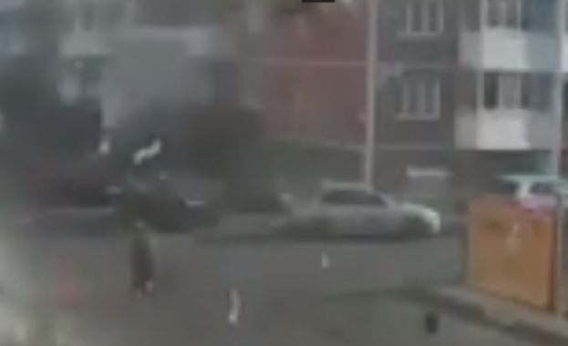 Голям късмет: Жена оцеля като по чудо след взрив на кола в Русия (видео)