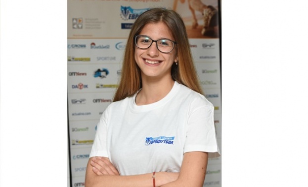 Талантът на "Еврофутбол" “ Ева Петкова е шампионка на България на 800 м и 1500 м