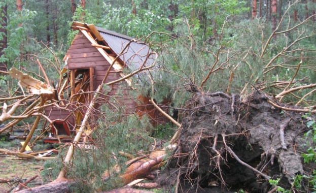 Ужасен ураган удари Горен Алтай (снимки и видео)