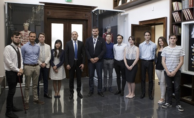 На среща с Румен Радев, студенти призоваха за приобщаване на младите хора към политическите процеси в България
