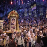 Руският патриарх води стохилядно християнско шествие в памет на Николай II