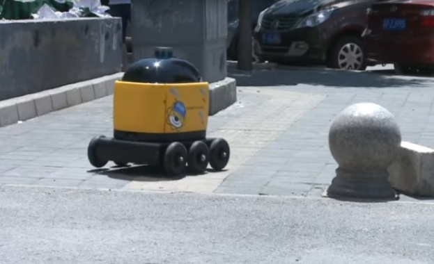 Роботи започнаха да правят доставки в Китай 