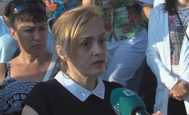 Протест в защита на директорката, отказала да приеме ромски деца в училище в Благоевград
