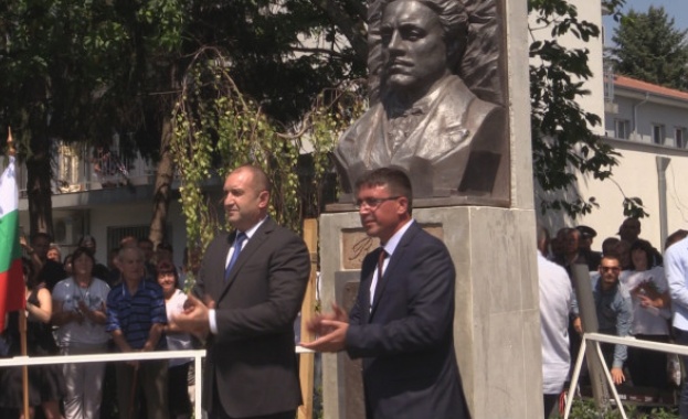 Президентът откри паметник на Васил Левски в Руен