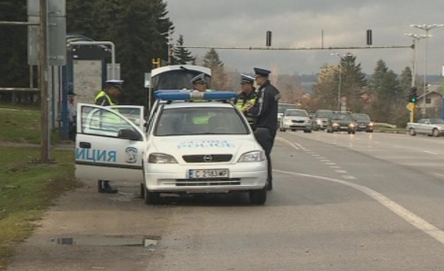 Шофьор помете 7 паркирани коли след гонка със столични полицаи