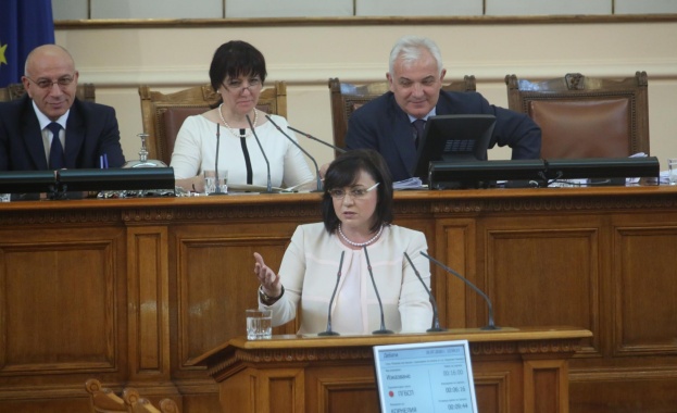Нинова към депутатите и Борисов: Благодаря, че ни подкрепихте и защитихме националния ни интерес