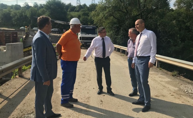 Министър Нанков инспектира ремонта на пътя Велико Търново – Арбанаси -  Горна Оряховица