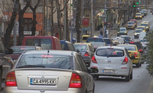 Евростат: Близо половината от българския автопарк е над 20 г.