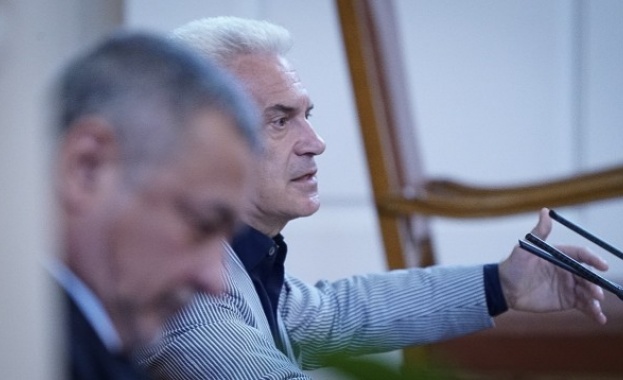 „Атака”: Защо да не поискаме оставката на Валери Симеонов?