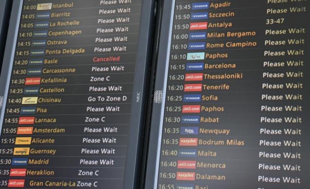 Отменени полети във Великобритания–българи чакат с часове по летищата