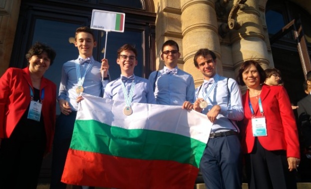 Отборът по химия спечели златен сребърен и бронзов медали