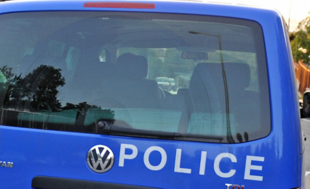 Оставиха в ареста мъжа, врязал се с кола в чужденци в Германия 