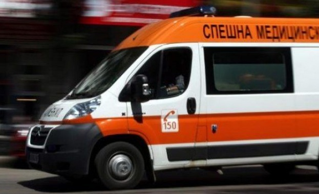 Шофьор блъсна дете и жена в Севлиево съобщиха от полицията Инцидентът