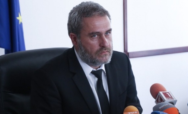 Държавата осигурява по една минимална заплата на независимите артисти за