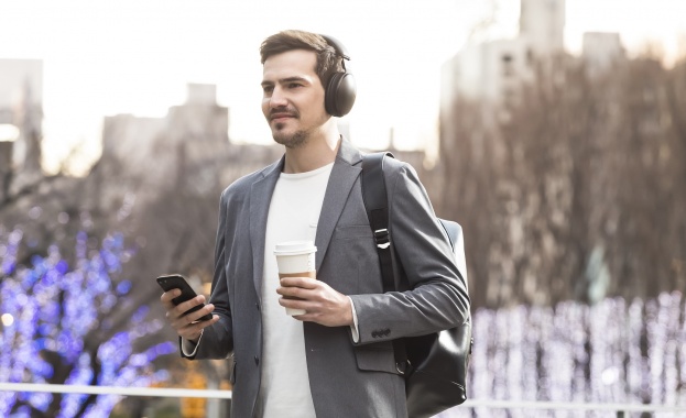 Потопете се в музика с новите слушалки на Panasonic - HD605N