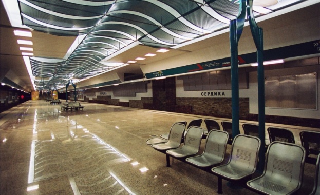 Затвориха столична метростанция заради изоставен багаж (обновена)