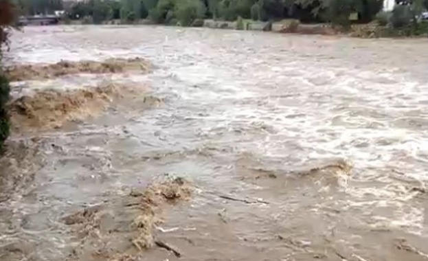 Река Чая преля, затворен е пътят между Катуница и Ягодово