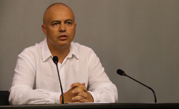 Свиленски към Борисов: Обяснете как се арестуват български граждани в качеството им на свидетели 