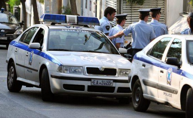 Арестуваха 8 българи в Атина за продажба на новородени деца