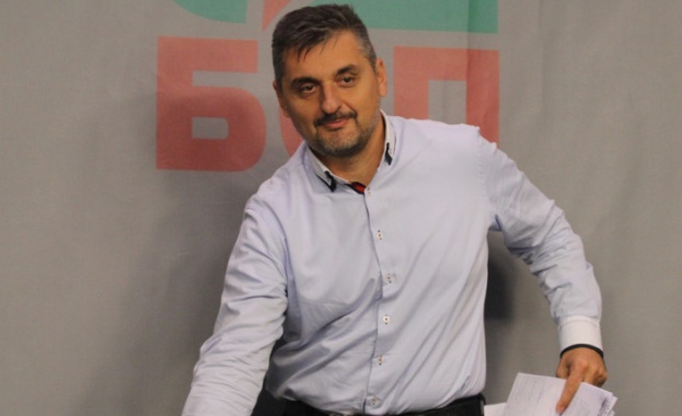 Кирил Добрев: Гущерът на ГЕРБ си е варан