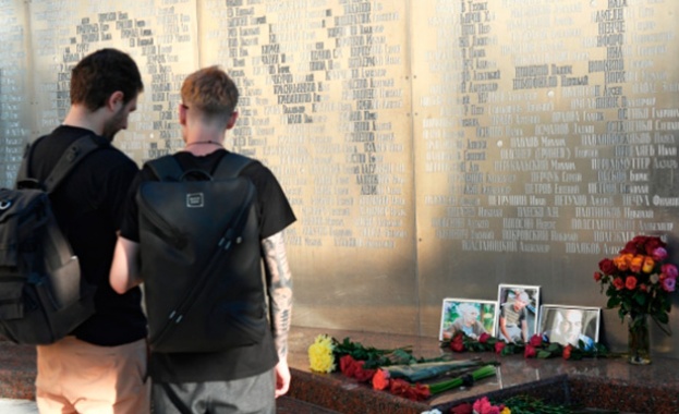 Погребаха убитите руски журналисти