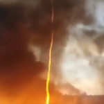 Уникално: Огнено торнадо в небето (видео)