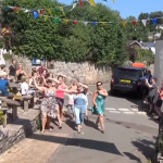 Танц, вдъхновен от мюзикъла "Мамма мия", стана хит онлайн (видео)