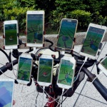 Дядо оборудва колелото си с 11 смартфона, за да играе Pokemon Go