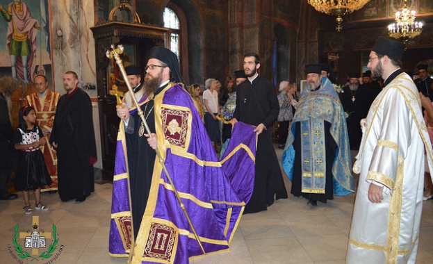 Молебен към Пресвета Богородица в навечерието на празника Голяма Богородица