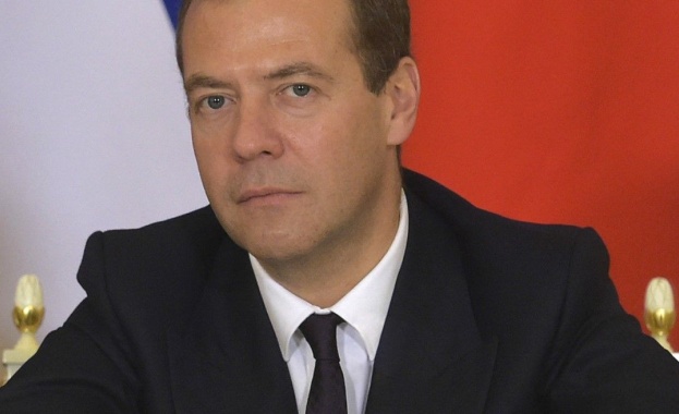 Медведев: Русия ще реагира на икономическата война с други методи