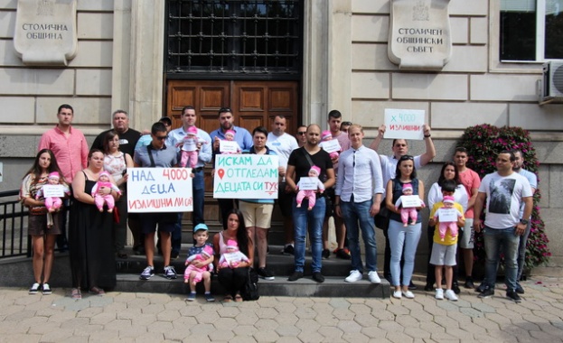 Младежката организация на БСП-София иска от Фандъкова решение с недостига на места в яслите