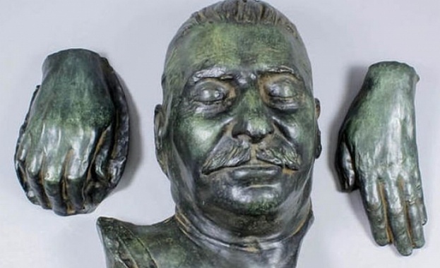 Посмъртната маска на Сталин се продаде за 17 хиляди долара