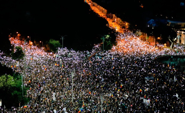 Отново 40 хиляди се събраха на протест в центъра на Букурещ