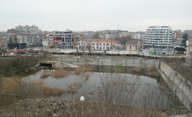 Терените на бившия ГУМ да станат градски площад, предлага кметът на Община Бургас