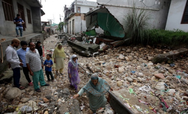 30 000 евакуирани заради наводнения в Индия