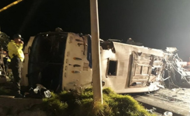 Десетки загинали и ранени при катастрофа с автобус в Еквадор