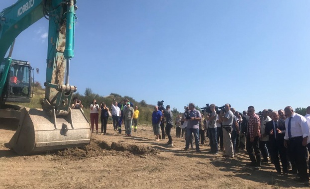 Започна изграждането на нов участък от АМ „Хемус“ - от  п.в. „Буховци“ до п. в. „Белокопитово“