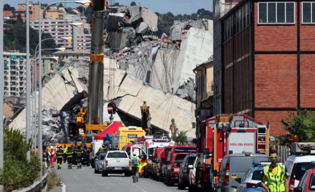 Петима остават в неизвестност след падането на моста в Генуа