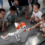 Те, роботите - Изложение на умни машини в Пекин