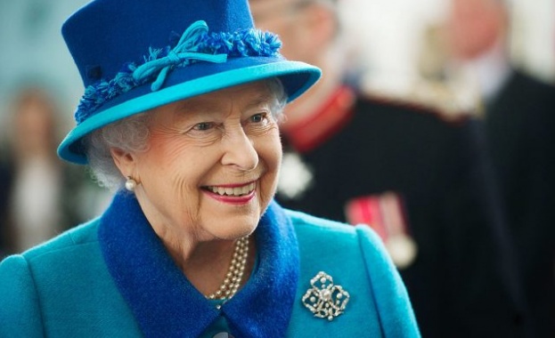 Елизабет II пътува без паспорт навсякъде по света и шофира без книжка