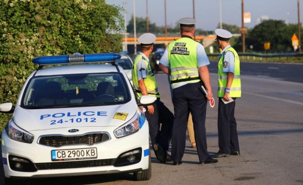 Само за уикенда полицаи засякоха 10 735 нарушения по пътищата 