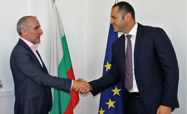 Financial Times открива в България център за развойна дейност