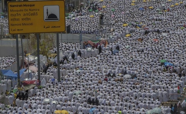 2 милиона поклонници се стекоха в Мека за хадж