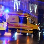 Мъж нападна полицаи в центъра на Москва (видео)