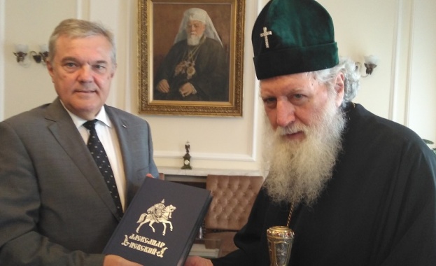 Румен Петков посети патриарх Неофит във връзка с честванията на Св. Александър Невски