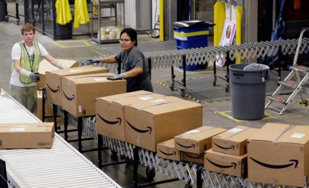 Amazon наема хора да пишат положителни отзиви в Twitter