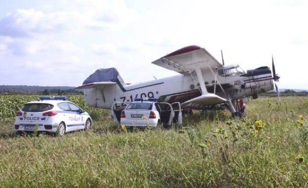 Нов инцидент с малък самолет, няколко села са без ток 