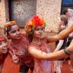 145 тона домати заляха малко испанско градче за фестивала Томатина (снимки)