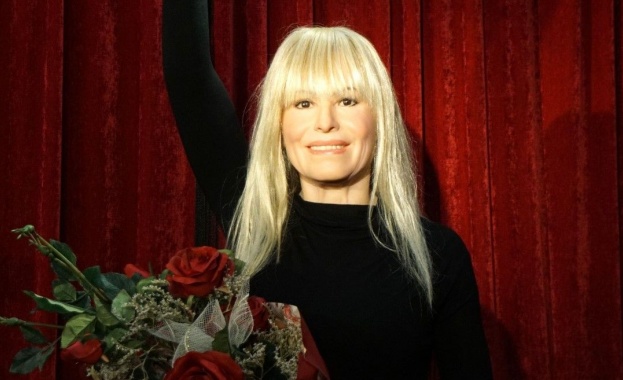 Поставиха восъчна фигура на Лили Иванова във Варна